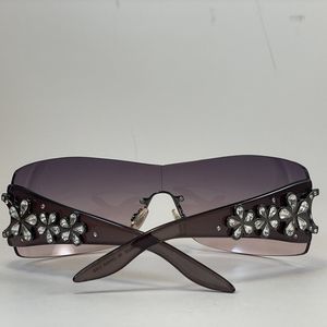 Hot In Hollywood Women’s Sunglasses & Case Purple To Pink Crystal Flower Design